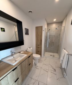 Modern 1BR Pool Gym Parking | Near Old Quebec