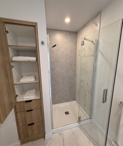 Modern 1BR Pool Gym Parking | Near Old Quebec