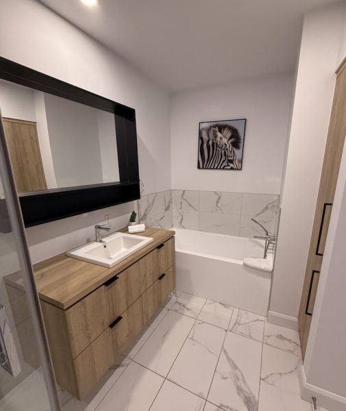 Modern 2BR Pool Gym Parking | Near Old Quebec