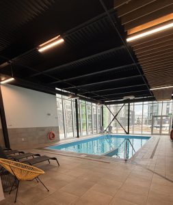 Modern 1BR Apartment | Pool, Gym & Free WiFi