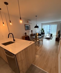 Modern 1BR Apartment | Pool, Gym & Free WiFi