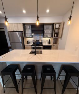 Modern 1BR Apartment | Pool, Gym & Free WiFi