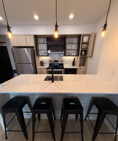 Modern 1BR Apartment | Pool, Gym & Free WiFi